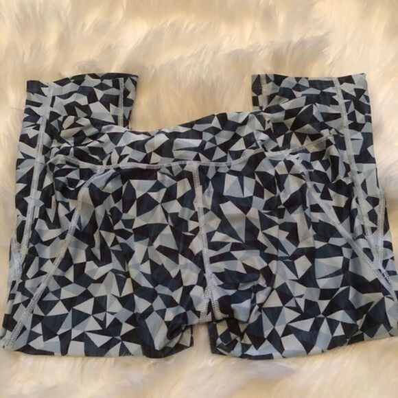 The North Face Blue Abstract‎ Print Capris Small Excellent - Picture 3 of 5